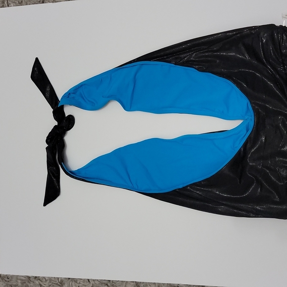 Deep V Plunging Neckline One piece Swimsuit - Picture 5 of 8